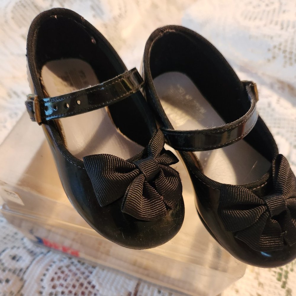 Girls shoes size 4
